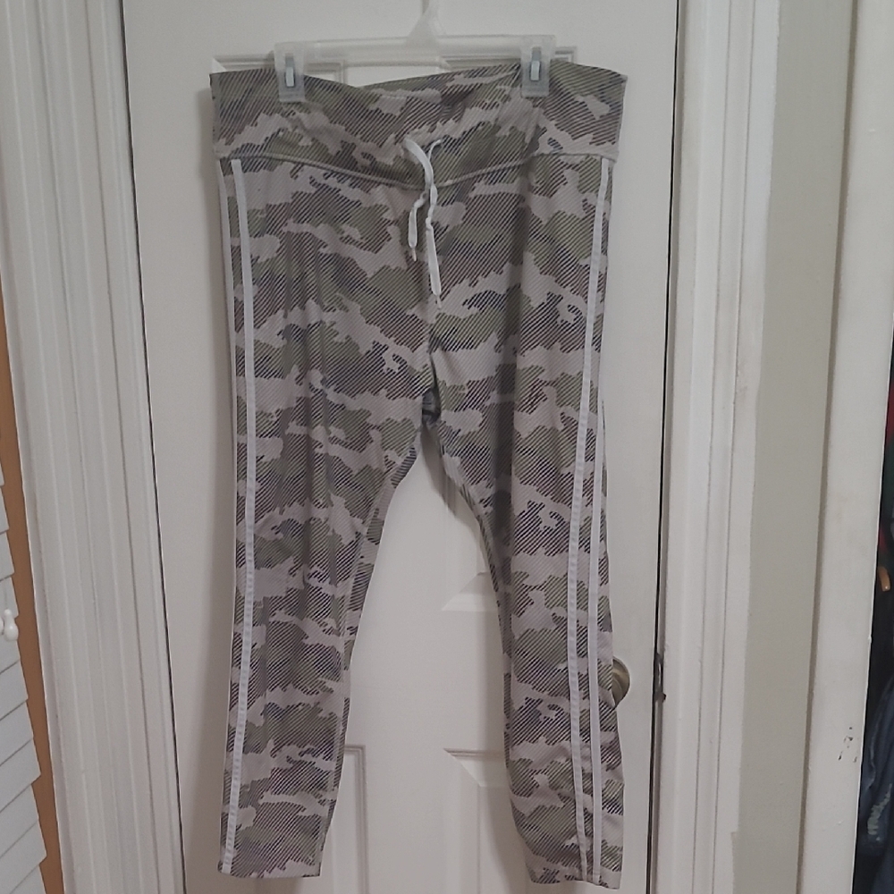 Avia Women's Gray Camo Leggings
